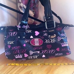 XOXO black purse with xo keys and heart graphics